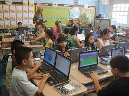 Dibawah adalah contoh susunan, untuk senarai penuh boleh download di link diatas. Contoh Susun Atur Kelas Abad Ke 21 21st Century Classroom Classroom Images High Tech Classroom