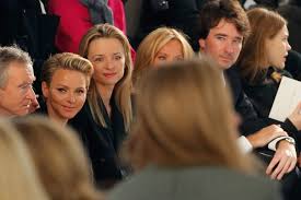Arnault is richest person of europe and among top five richest persons in world with a personal wealth that exceeds us $ 30 billion. Fashion Week Paris Tragbares Fur Den Herbst Gala De