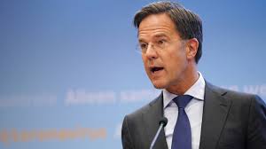 Premier rutte en minister de jonge (volksgezondheid) geven maandagavond om 19.00 uur al een persconferentie waarin waarschijnlijk meerdere nieuwe coronamaatregelen worden aangekondigd. Rutte Hamer Moet Dit Keer Groot Genoeg Zijn Om Virus Plat Te Slaan Nos