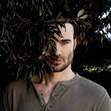 Giulio berruti's mother's name is unknown at this time and his father's name is under review. Giulio Berruti Official