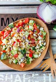 Heathy Greek Freekeh Salad Recipe Peas And Crayons Recipe Salad Recipes Freekeh Recipes Healthy Salad Recipes