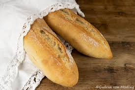 Baguette Gudrun Von Modling In 2020 Osterreichische Rezepte Hot Dog Brotchen Baguette Backen