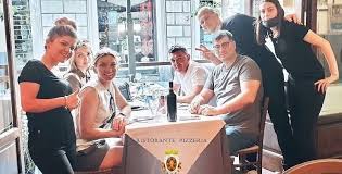 Inelul este din aur alb de 18 carate. Cum A ReacÈ›ionat Simona Halep Cand S A VÄƒzut Intr O Fotografie MemorabilÄƒ AlÄƒturi De Toni Iuruc Chiar Ne StÄƒ Bine Foto È™i Video