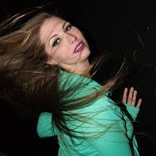 Caitlin Peck's Instagram, Twitter & Facebook