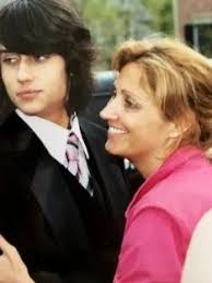 How Teddy Geiger's mom handled the songwriter's transition