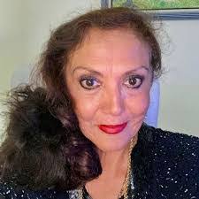 Lucia Stone's Instagram, Twitter & Facebook