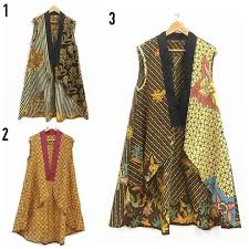 Pin Di Batik Kebaya