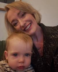 Last Friday was all about new hair and precious time with @kdschwabe and  Nina. My hairdresser calls it a French girl bob. Kelsey says it's Leslie  Bibb's c*nty little bob! I'll take