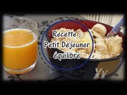 La farine d'avoine est utilisée en cuisine. Recette 1 Petit Dejeuner Equilibre Pour Tenir La Matinee Flocons D Avoine Fruits Yaourts Youtube