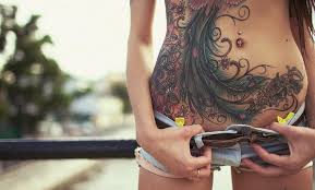 Resultado de imagem para TATUAGENS FEMININA NA BARRIGA - FOTOS