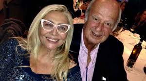 Successivamente ha avuto una lunga storia d'amore con renzo arbore. Mara Venier Chi E Il Marito Nicola Carraro Eta Carriera Figli Ex Moglie Controcopertina Com