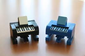 Microscale Piano By Eric Https Www Flickr Com Photos 24713250 N06 4935915425 Lego Design Lego Toys Micro Lego