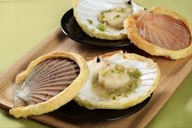 Recette De Saint Jacques Sauce Soubise Cuites Dans Leurs Coquilles Au Beurre Truffe Facile Et Rapide Recette Recette Saint Jacques Truffe Recette Alimentation