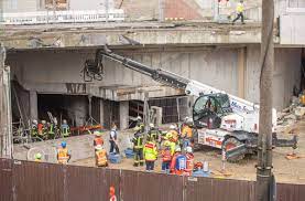 Unter anderem drohte in der nähe der b27 ein großes gerüst auf die straße zu stürzen. Arbeitsunfall In Stuttgart Mann Kommt In Baustelle Des Leuzetunnels Ums Leben Stuttgart Stuttgarter Zeitung