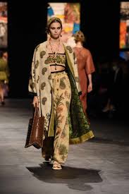 Harga semi safari tessa endek bali agung/baju koko/pakaian adat bali. Bikin Bangga Kain Endek Bali Warnai Koleksi Dior Di Paris Fashion Week 2021 Kumparan Com