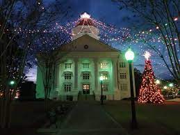 13 Main Streets In Georgia That Are Pure Magic During Christmastime Georgia Christmas Christmas Travel Christmas Town