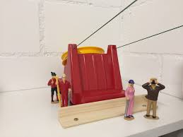 The standard model is transported with a cable winch. Seilbahn Nostalgie Sciurus