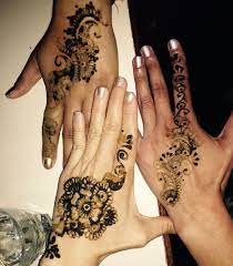 Her work have been shown on various tv shows including mtv, and e!, and on various magazines including the playboy magazine. Henna Mehndi Tattoos Designs To Go With Beautiful Saris Experienced At A Sangeet Rehearsal Dinner In Ventura Co Mehndi Tattoo Henna Hand Tattoo Tattoo Designs