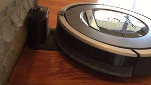 Buy a new battery ,the old one isn't holding a charge. Roomba Troubleshooting Guide 2020 Diagnose Your Roomba Issues