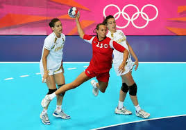 As regras do andebol não são as mais fácil de se entender e aprender, a pensar nisso o dicas educação física fez a quadra de andebol é um rectângulo que mede 20 metros de largura por 40 metros de comprimento. Analise Das Novas Regras Do Andebol Para Os Jogos Olimpicos