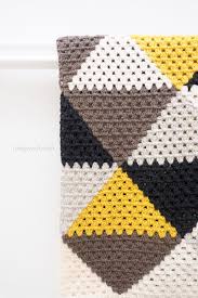 Gender neutral, even though we just found out it's a girl. Gender Neutral Crochet Baby Blanket Roundup Sewrella