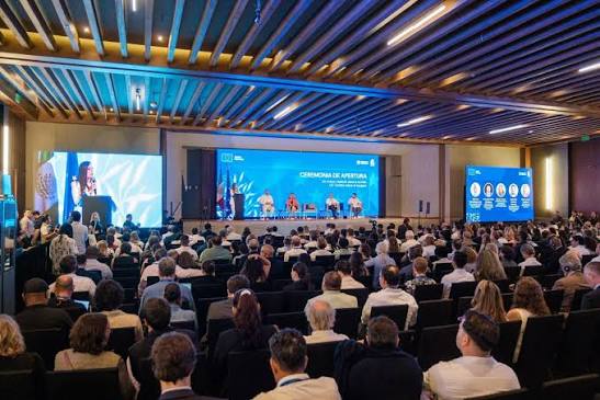 Quintana Roo es epicentro mundial contra el sargazo; inaugura Mara Lezama la 4ª Conferencia UE–Caribe Global Gateway - 350 representantes de 45 países se reúnen en Cancún para impulsar soluciones internacionales, tecnología