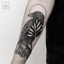Tatuagem Criada Por Max Vorax De Curitiba Passaro Em Blackwork Tatuagem De Corvo Jovens Tatuados Viking Simbolos Tatuagem
