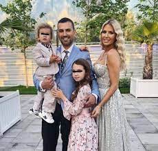 46, born 22 december 1974. Andreea BÄƒnicÄƒ PusÄƒ In Dificultate DupÄƒ Ce Noah A Inceput GrÄƒdiniÈ›a De Ce A Fost Nevoie SÄƒ Schimbe InstituÈ›ia Spynews Ro