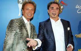 Изучайте релизы siegfried & roy на discogs. A New Tiger King Episode Will Focus On 2003 Siegfried Roy Tiger Attack
