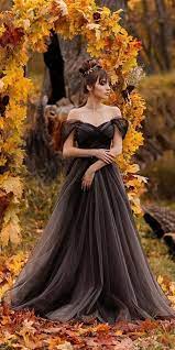 Recently Themed Weddings Are Gaining Increasing Popularity Gothic Wedding Dresses Dont Have Any Specific Standards Every Siyah Dugun Siyah Gelinlik The Dress