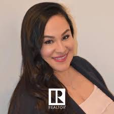 Erika Barta's Instagram, Twitter & Facebook