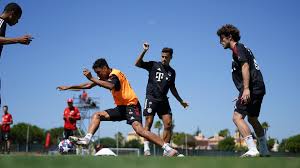 Conta oficial das seleções nacionais de futebol, futsal e futebol de praia the official account of the portuguese national team. First Training Session In Portugal Fc Bayern Start Preparations For Barca Clash