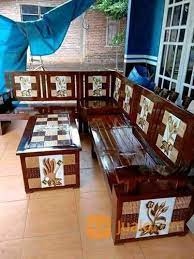 Kursi ini dibuat dari kayu jati tpk grade a dan besi hollow yang berkualitas bagus serta di kerjakan oleh tukang tukang yang ahli di bidangnya yang membuat produk ini lebih berkelas dan mewah. Kursi Sudut Tamu Minimalis Terbaru Depok Jualo