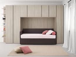 Divano letto singolo con struttura in legno, cuscini schienale imbottiti e piedini alti disponibili in vari modelli. Pin Su Arredamento Casa
