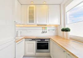 Las encimeras de madera maciza están disponibles en numerosos tipos y colores diferentes, y en kvik tenemos un amplio surtido. Decoracion De Cocinas Con Encimera De Madera