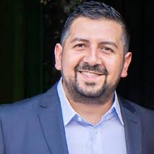 Fallece Tommy Rey, la icónica voz de la cumbia chilena, a los 80 años El  mundo de la música chilena está de luto. Tomás Rey, conocido artísticamente  como Tommy Rey, falleció a