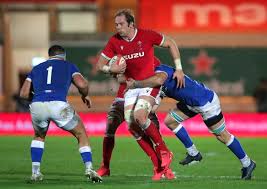 Alun wyn jones, 35 ans, capitaine et deuxième ligne du pays de galles, vainqueur du dernier tournoi des six nations, a annoncé mardi avoir prolongé d'un an son contrat avec les ospreys et sa fédération, ce qui l'engage jusqu'en 2022. Alun Wyn Jones Likely To Feature For Wales Against Ireland Sports Mole