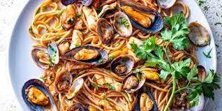 Elle associe les produits de la terre, les tomates, aux produits de la mer, les palourdes et les moules, pour une préparation gourmande et surprenante ! Pates Aux Fruits De Mer Marie Claire