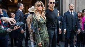 Check spelling or type a new query. Cristina Marino Costume Striminzito Mostra Tutte Le Sue Grazie Foto