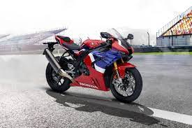 16.43 lakh and goes upto rs. Honda Cbr1000rr R Fireblade Price Images Mileage Specs Features