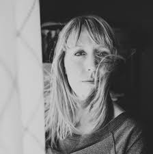 Who can take senior photos with multiple outfit changes and a creative idea  in Clarion County?