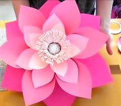 Make simple paper roses flowers step diy tutorial via. How To Make Giant Paper Flowers Step By Step Tutorial