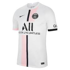 Le maillot serait en majorité blanc, avec un bande noire et du rose. Psg Clubs Francais Football Intersport