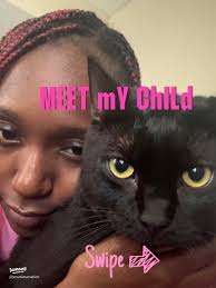 The little cat wants to have a parent. 😽