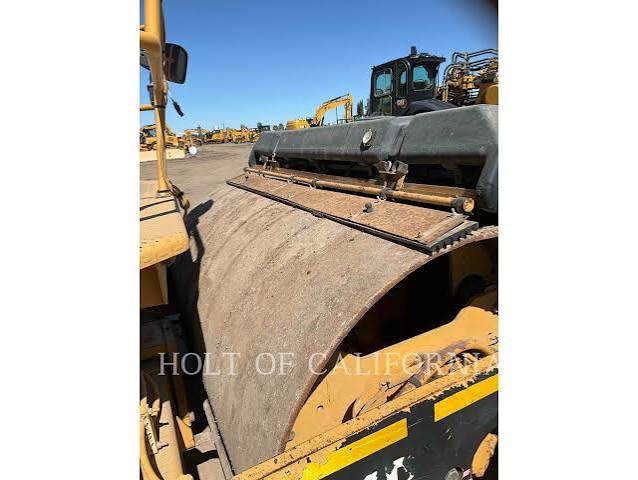 Caterpillar CB634D Smooth Drum Roller