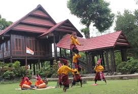 Galah panjang merupakan permainan masyarakat melayu., masyarakat india mahir bermain kabbadi., pemainan galah panjang dikenali sebagai toi dan coh., salah permainan tradisional masyarakat malaysia. Ma Raga Atau A Raga Atau Sepak Raga Adalah Permainan Tradisional Dari Daerah Sulawesi Selatan Permainan Ini Menggunakan Bola Yang Disebut Raga Bolanya Hampir Sama Dengan Yang Dipergunakan Dalam Permainan Sepak Takraw Namun Lebih