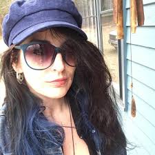 Stream Pipi Ann music