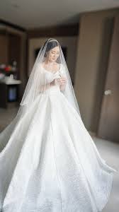 Ingin tampil anggun dengan pakaian pengantin berkelas dan mewah, para wanita ini malah tertipu. Wusisters By Vero Wu Wedding Dress Attire In Jakarta Bridestory Com