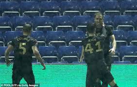 With the match played in heavy rain, chances were at a premium before. Stockport 0 1 West Ham Craig Dawson S Towering Header Finally Breaks Non League Side S Resistance Daily Mail Online