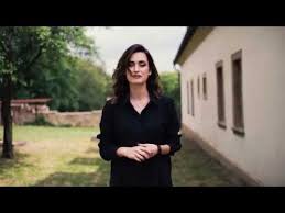 „jsem trošku exhibicionista, hrávala jsem divadlo, zpívala jsem s poprockovou kapelou, prozradila magazínu aha!tv písařovicová, která se také v minulosti věnovala modelingu. Naramek Alsa Z S Laska Daniela Pisarovicova Youtube